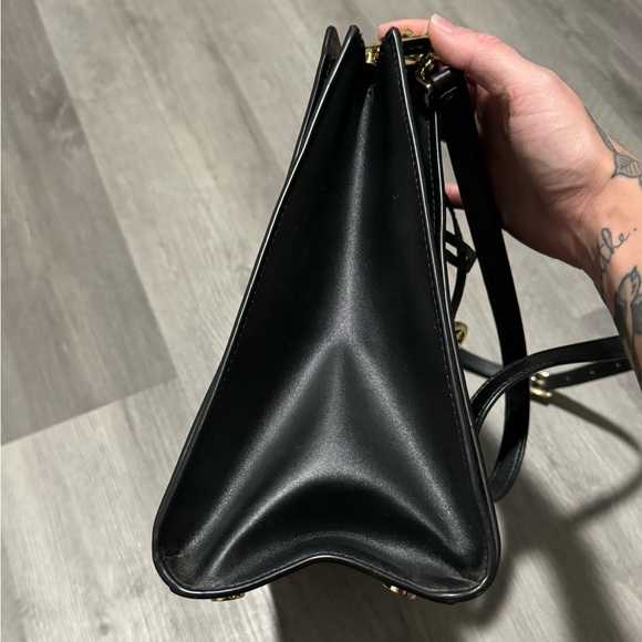 Michael Kors Saffiano Leather Bag & Wallet - Picture 9 of 12